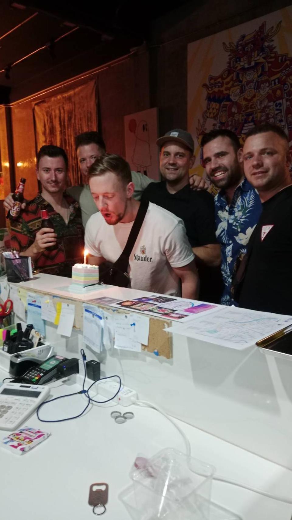 Area81 Hideout Hostel Bangkok Ngoại thất bức ảnh