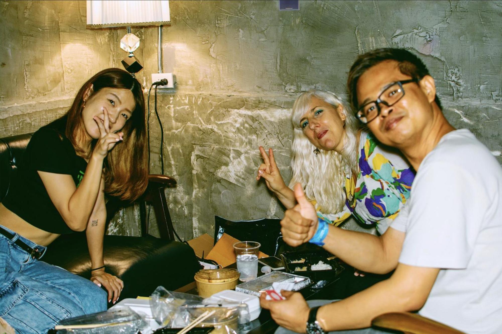Area81 Hideout Hostel Bangkok Ngoại thất bức ảnh