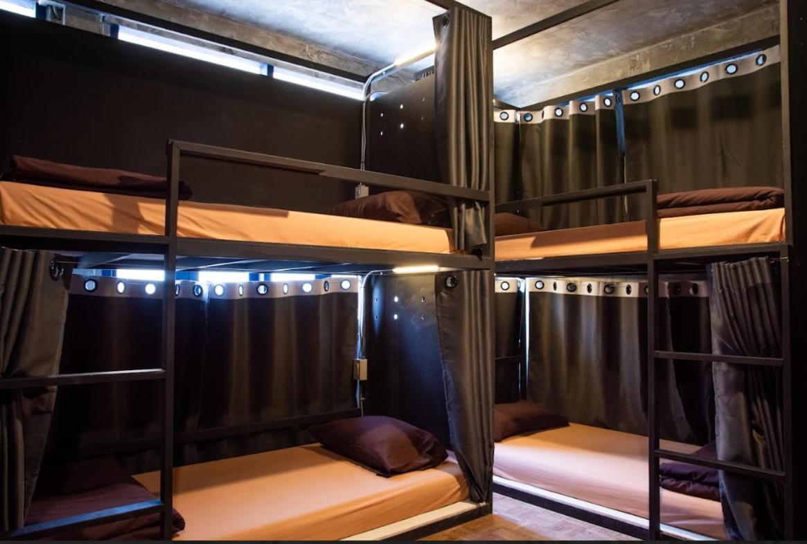 Area81 Hideout Hostel Bangkok Ngoại thất bức ảnh